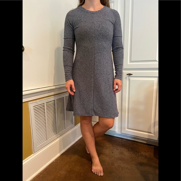 Gap XS EXCELLENT COND gray dress long sleeves ref: model is 5’ - Picture 1 of 7